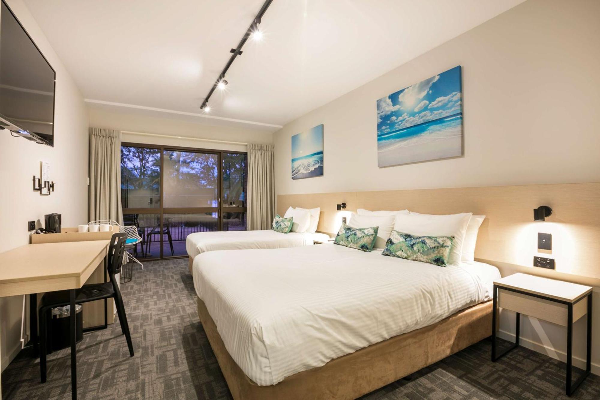 Nightcap At 3* Kawana Waters