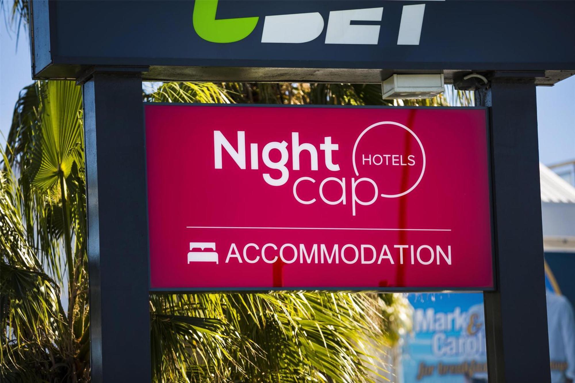 Nightcap At Kawana Waters