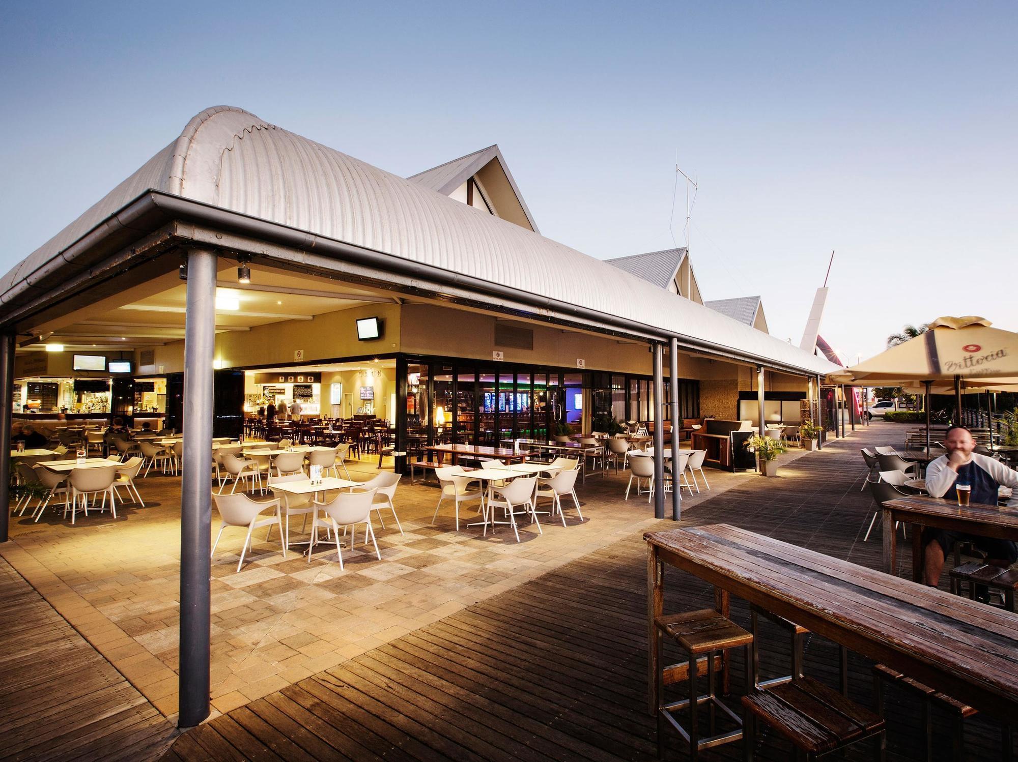 Nightcap At Kawana Waters