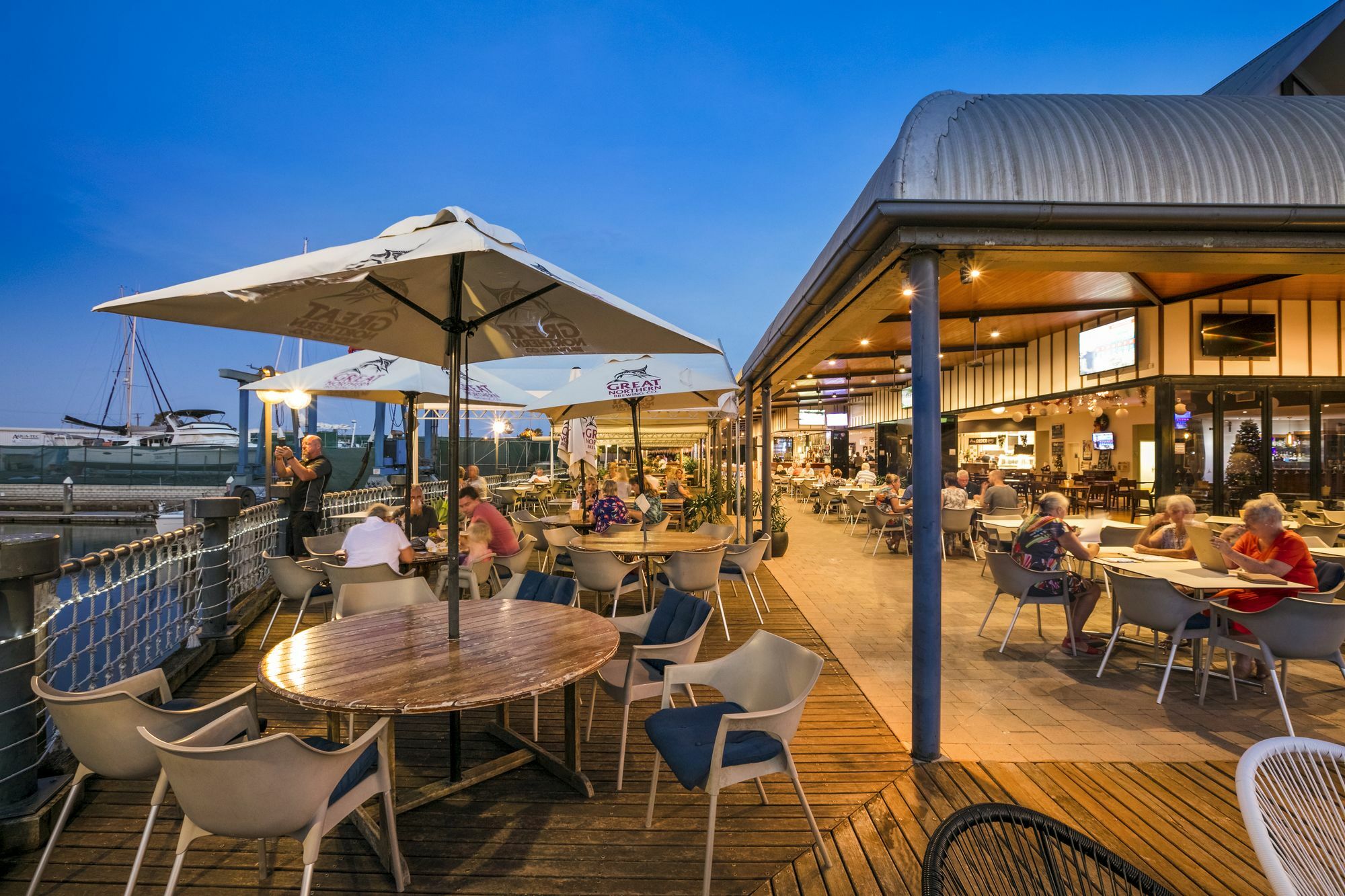 Nightcap At 3* Kawana Waters